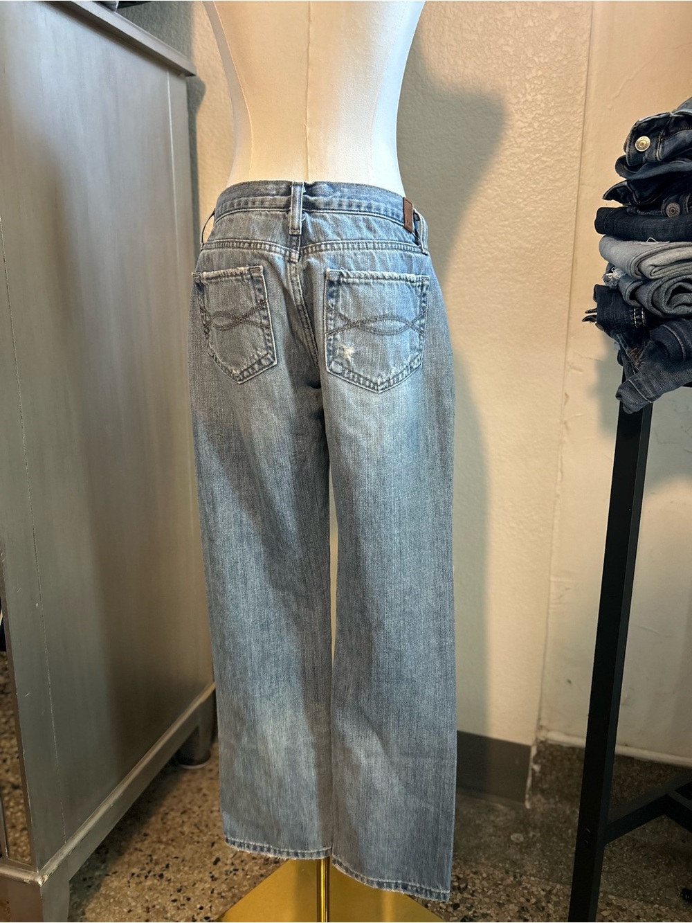 Light Wash Distressed Straight-Leg Jeans with Raw Hem - Picture 4 of 8